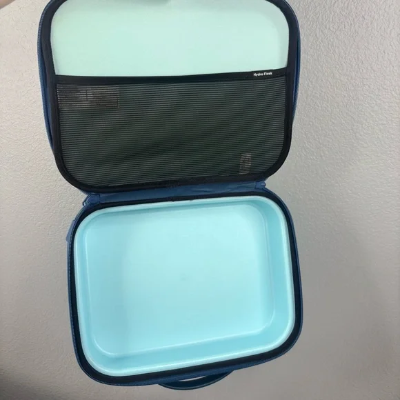 Hydro Flask Insulated Structured 5L Lunch Box - Picture 9 of 12